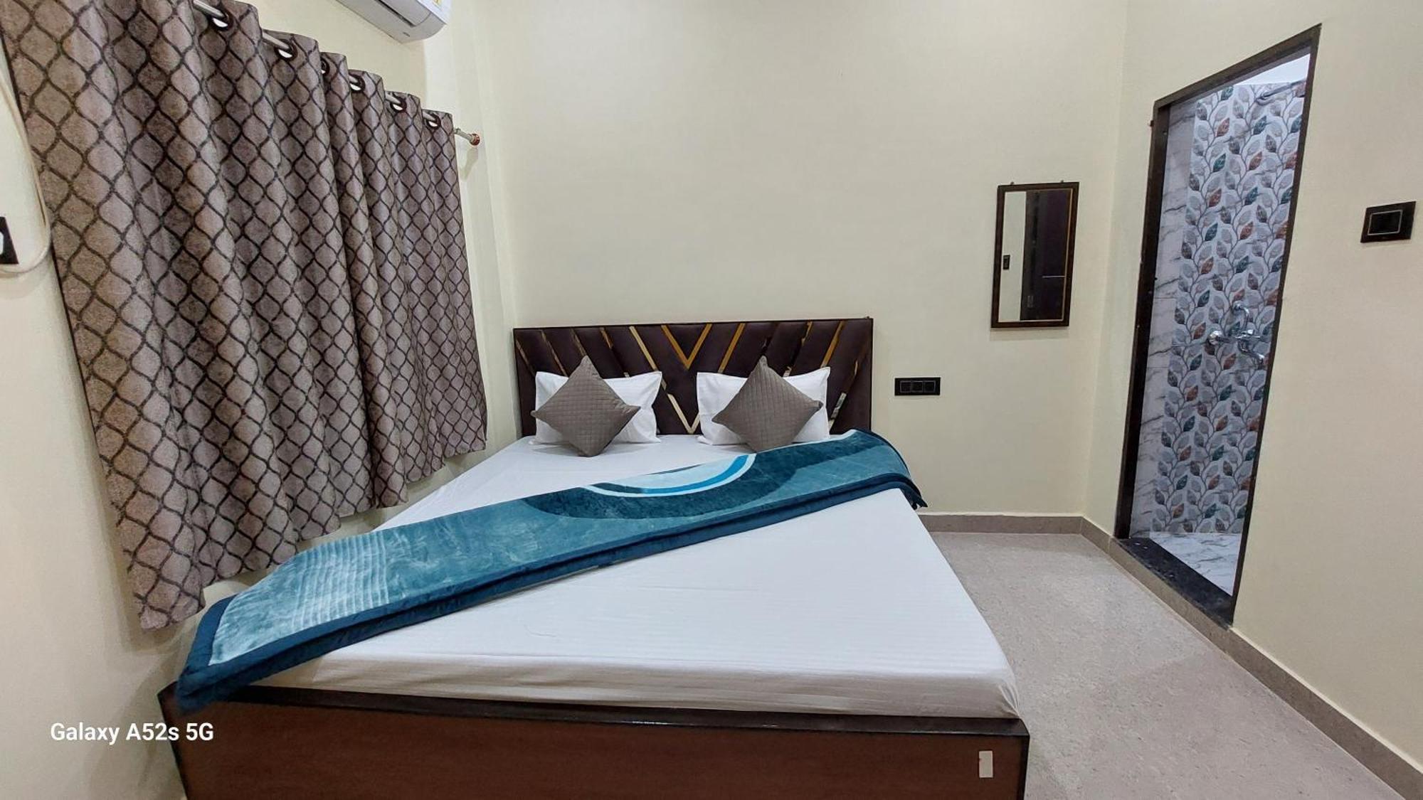 Narayani Paying Guest House, Varanasi